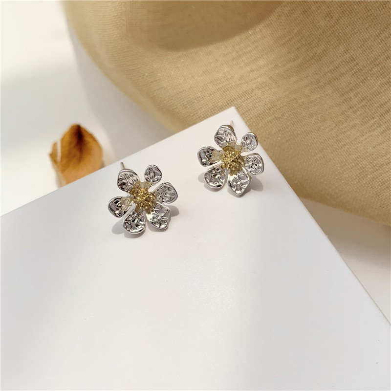 Khuyên Tai Thiết Kế Hình Hoa Cúc Nhỏ Dễ Thương A784