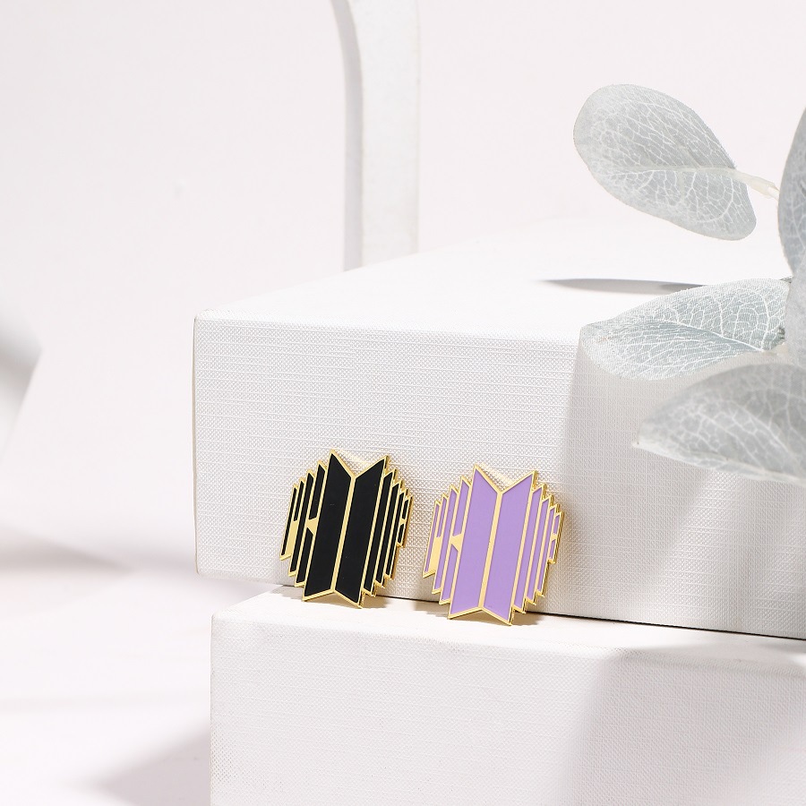 Huy Hiệu Cài Áo Bằng Hợp Kim Hình Logo BTS Mới