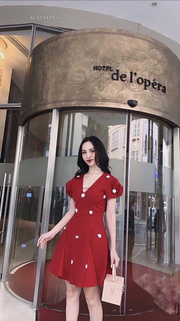 [Mã WASTMAY giảm 15% tối đa 30K đơn 150K] Đầm xoè đen đính hoa nổi | BigBuy360 - bigbuy360.vn