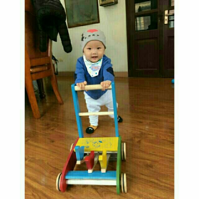 Xe tập đi cho bé