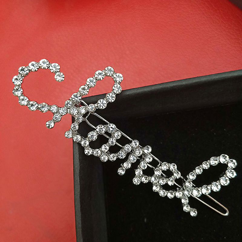 Ghim Cài Hình Chữ Cái Đính Đá Viết Tay Trang Trí Cho Chú Ếch