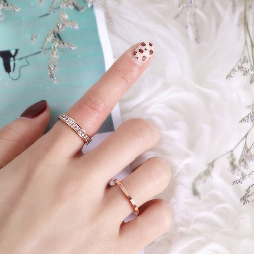 Bộ 2 Nhẫn Nữ Đính Đá Nhân Tạo Titan Không Đen TT 2277