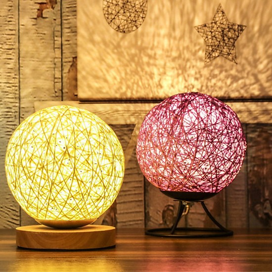 Đèn mặt trăng hình cầu mây cỡ vừa độc đáo, có đế kim loại chắc chắn, trang trí phòng - quà tặng ý nghĩa