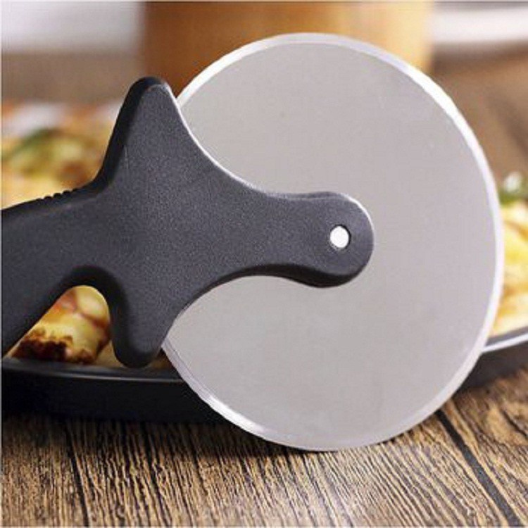DAO CẮT BÁNH PIZZA CÁN NHỰA