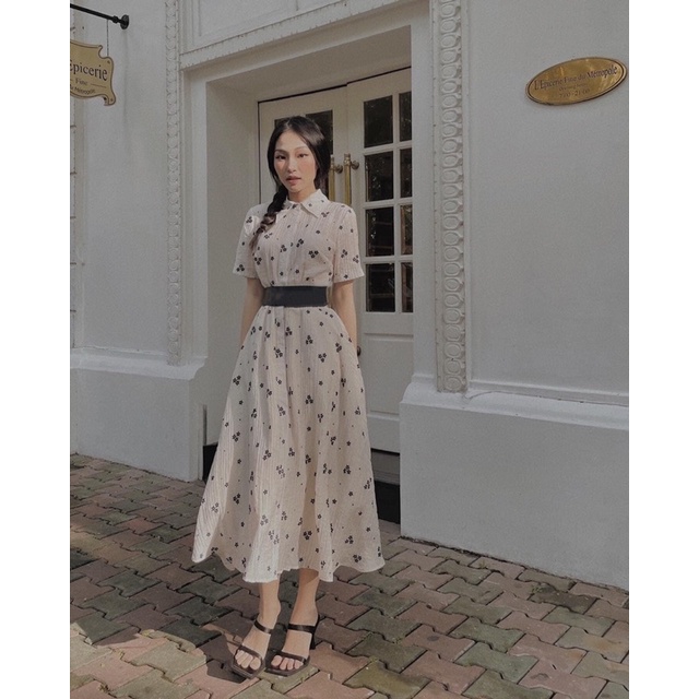 Đầm maxi trắng hoa đen cổ sơ mi kèm đai_Kims.House