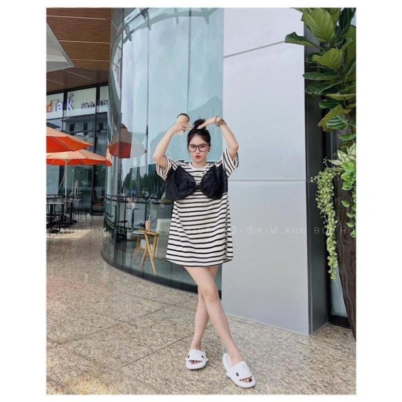 0ĐẦm suông sọc ngang đính nơ ngực đen to