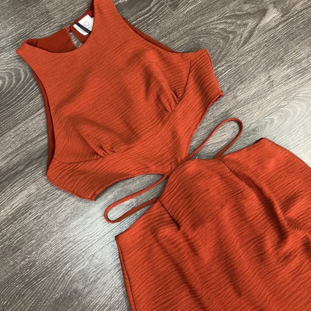 Đầm HD PAR!S khoét eo cột dây