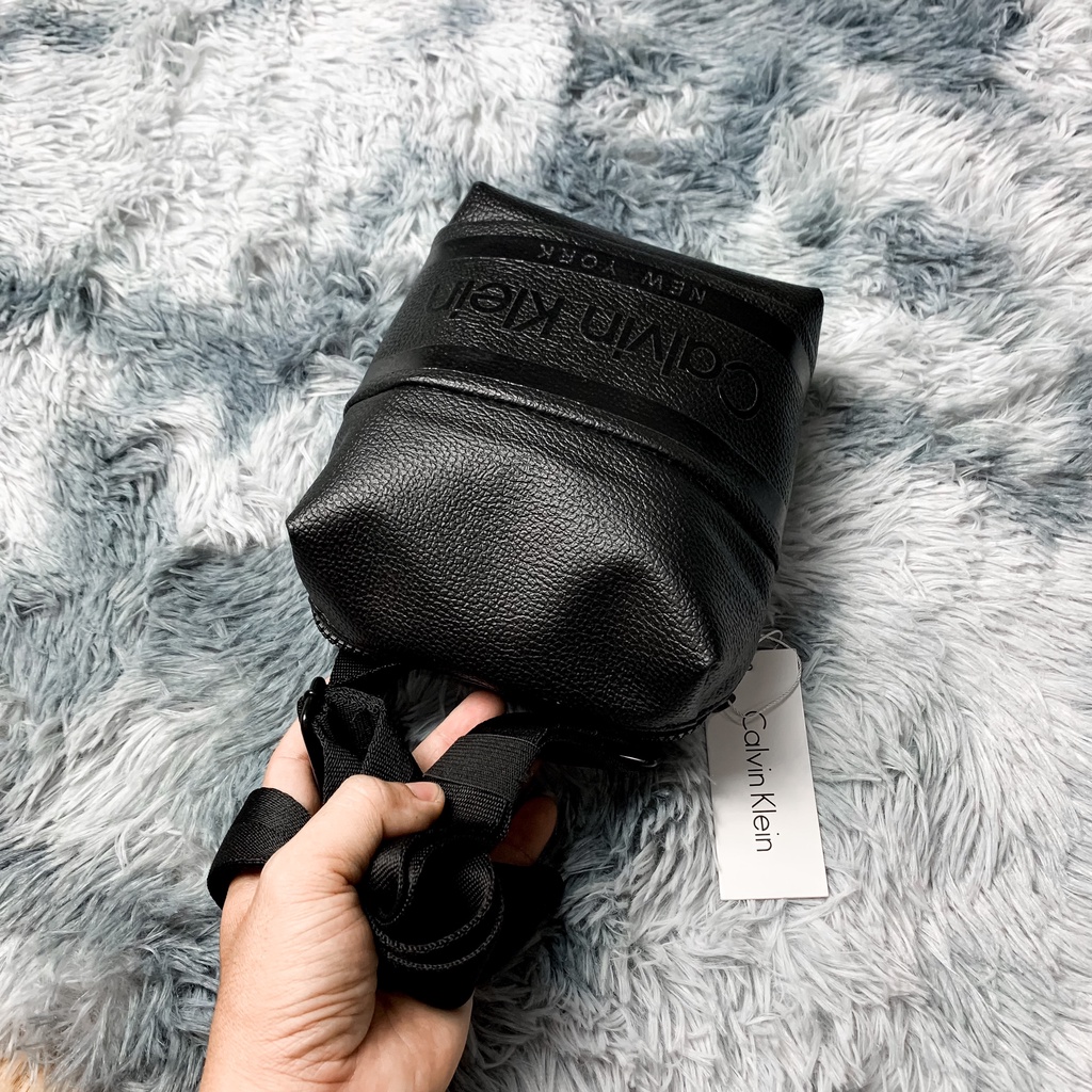 TÚI ĐEO CHÉO MINI DA SẦN CK XUẤT XỊN FULL TÚI TAG CODE UNISEX CHO NAM VÀ NỮ