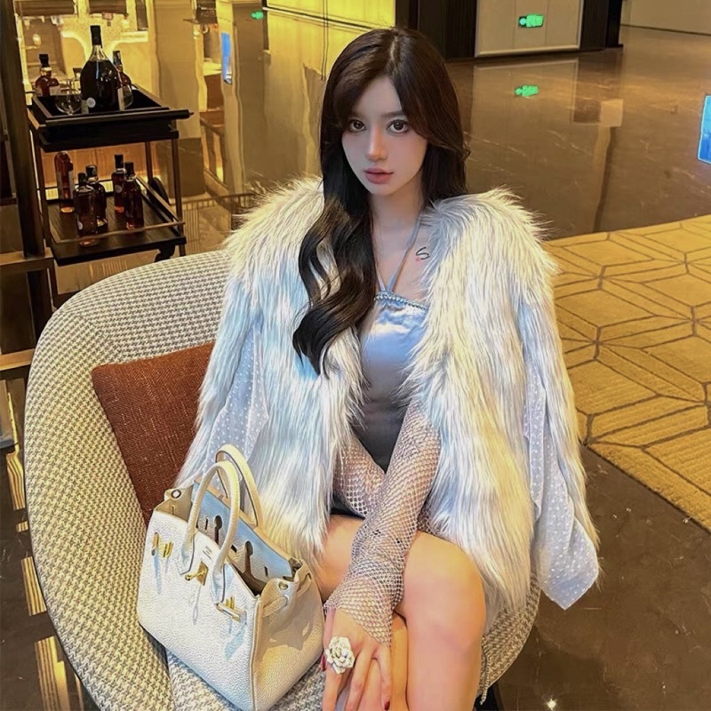 𝐂𝐎́ 𝐒𝐀̆̃𝐍. Áo Lông Choàng Quảng Châu Sang Chảnh