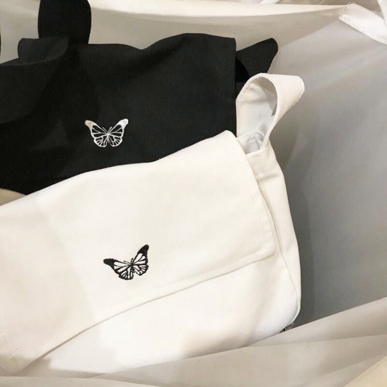 Túi vải đeo chéo canvas thêu hình con bướm hai màu đen-trắng có nút hít bấm tiện dụng