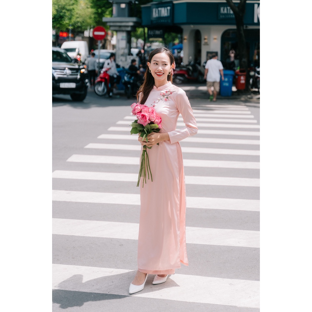 MINX - Áo Dài Lụa Thêu Tay Lan Viên