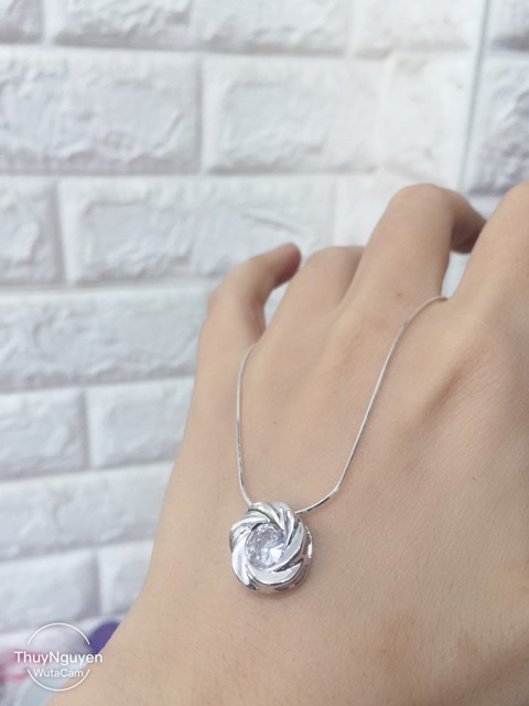Mặt dây chuyền 1 viên đá nhân tạo 6 ly hoa xoáy bạc thật xi kim