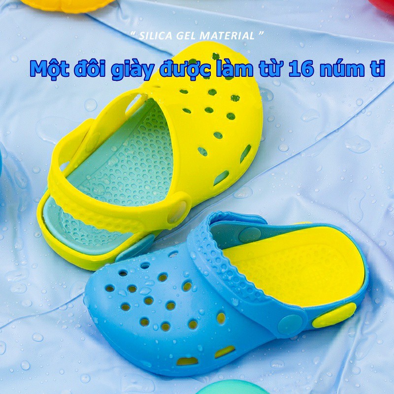 Dép crocs sục cho bé được làm bằng 18 cái núm ty silicone cao cấp thương hiêuh aiueo Nhật Bản