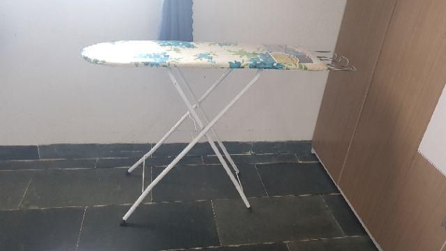 Bàn ủi quần áo dạng đứng - cầu là quần áo