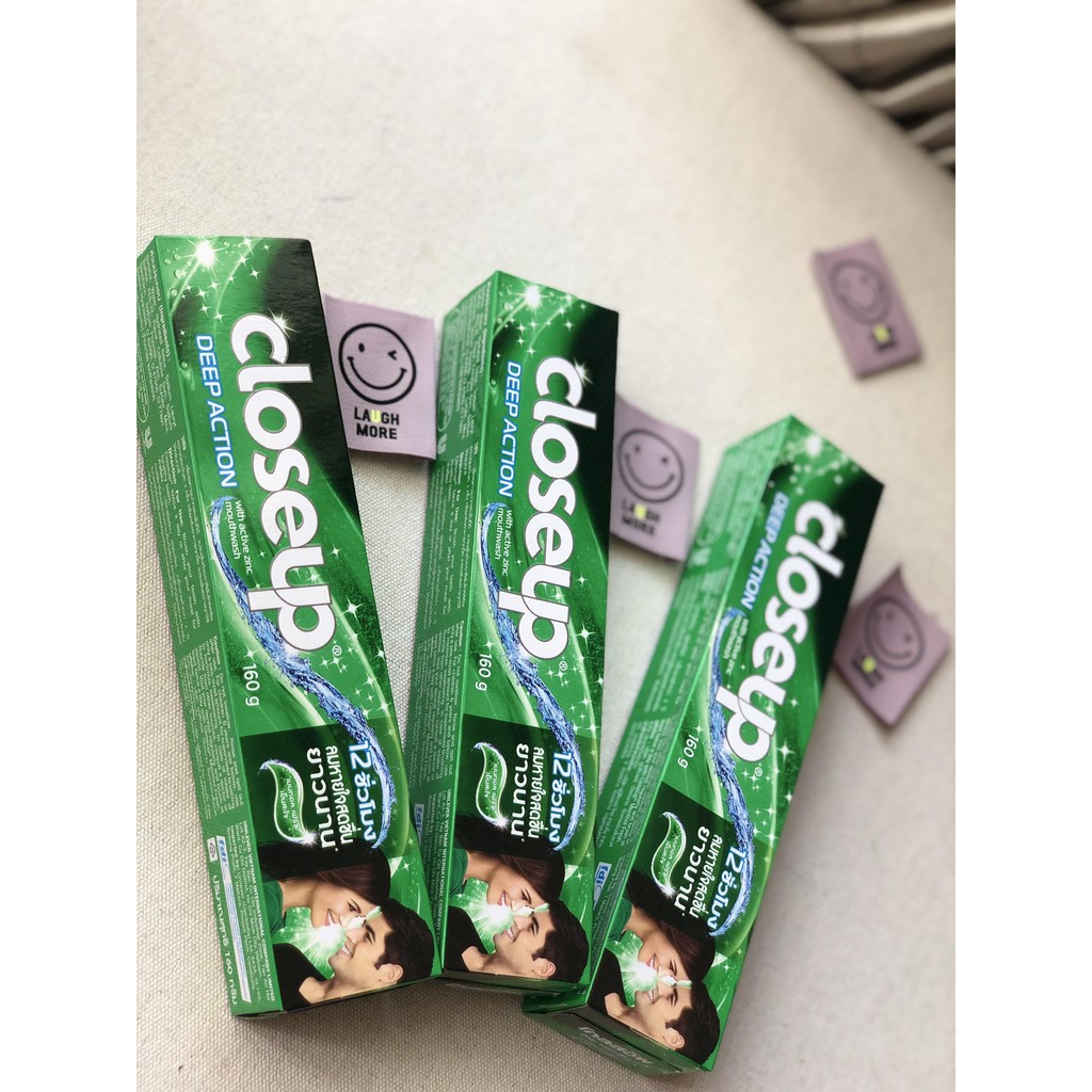 Combo 4 Tuýt Kem đánh răng Closeup Thái Lan tặng 4 Bàn Chải Than Hoạt Tính