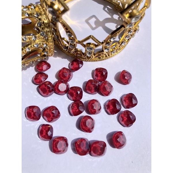 Đá hình đính móng tay