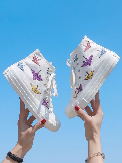 GIÀY CAO CỔ HẠC TRẮNG ĐỔI MÀU KHI RA NẮNG | BigBuy360 - bigbuy360.vn