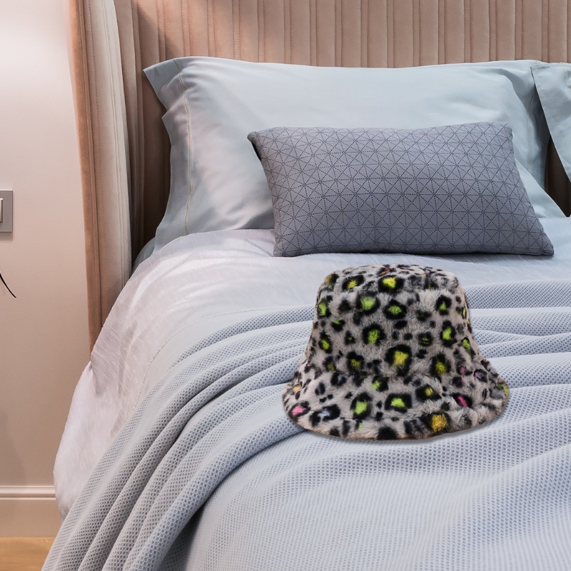 Nón Bucket Giữ Ấm in Họa Tiết Da Báo Màu Tương Phản