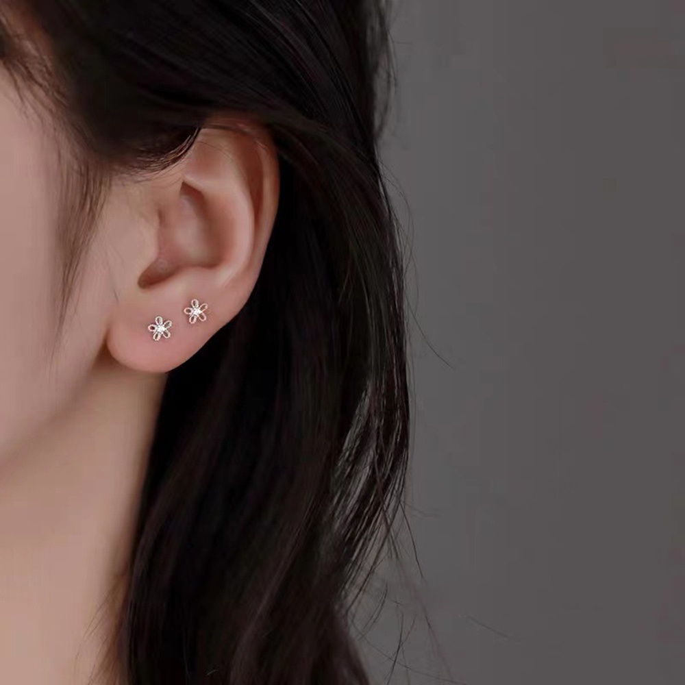 Khuyên Tai Hình Hoa Rỗng Đính Đá Dễ Thương