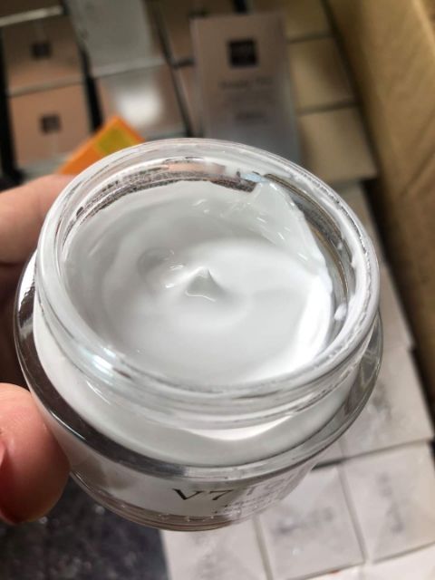 Kem dưỡng trắng da V7  của Bioaqua