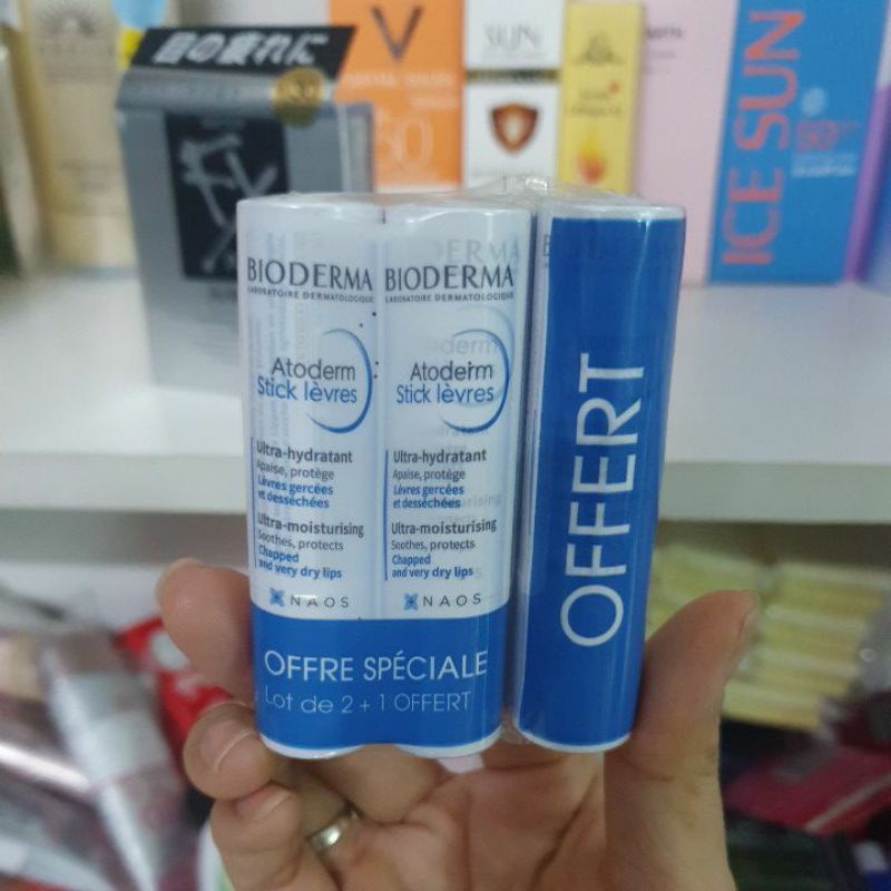 Son Dưỡng hồng Môi Xinh Vaseline dạng thỏi màu xanh 4.8gr 7gr