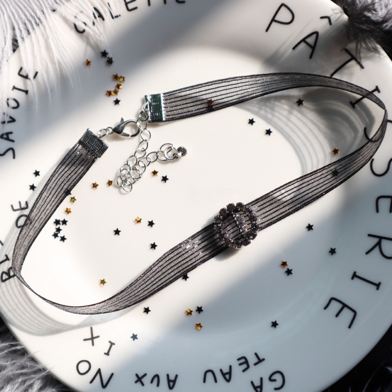 Choker Ren Đen Phối Mặt Ngôi Sao