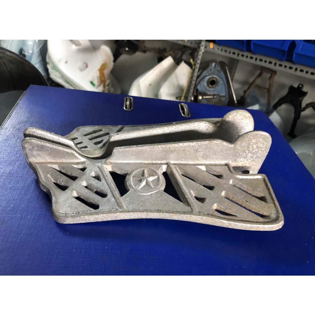 Gác chân sau cho xe honda 67 mẫu xưa hình ngôi sao nhỏ - bằng nhôm đúc