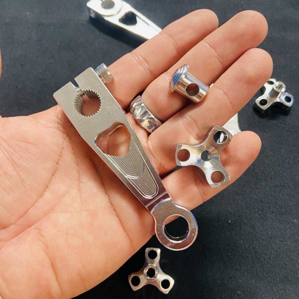 PÁT THẮNG ĐÙM XE MÁY INOX 304 SÁNG BÓNG, CÓ THỂ GẮN PÁT THẮNG TRƯỚC HOẶC SAU CÁC DÒNG XE WAVE, DREAM, SIRIUS, JUPITER...