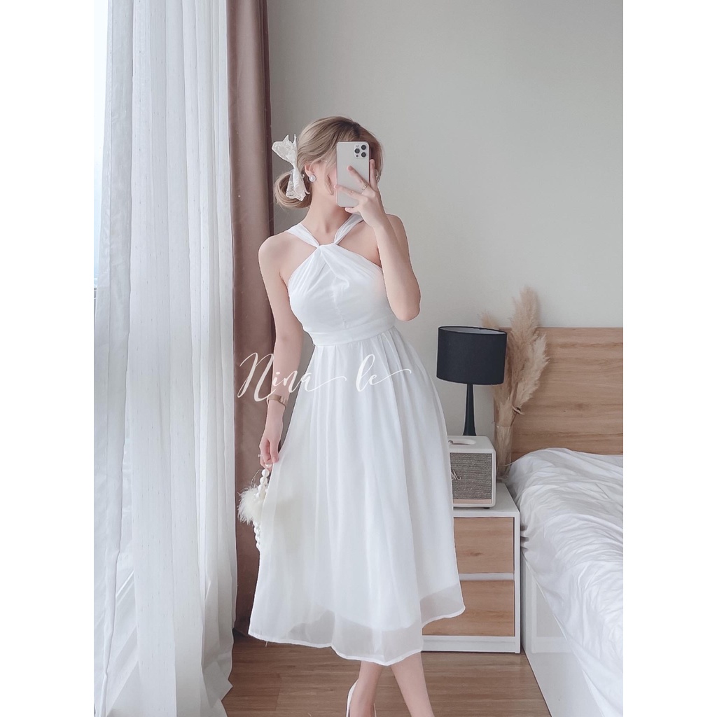 Váy Maxi Cổ Yếm Dáng Xòe Hở Lưng Vải Lụa 2 Màu Siêu Xinh