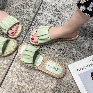 Dép xỏ ngón và dép nữ mang giày đi biển dễ thương