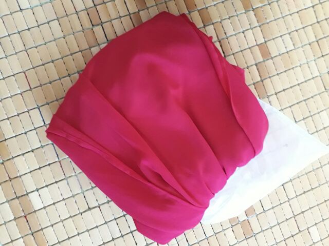 Sẵn 3 màu váy maxi hai dây hở lưng cổ yếm xẻ tà đi biển | BigBuy360 - bigbuy360.vn