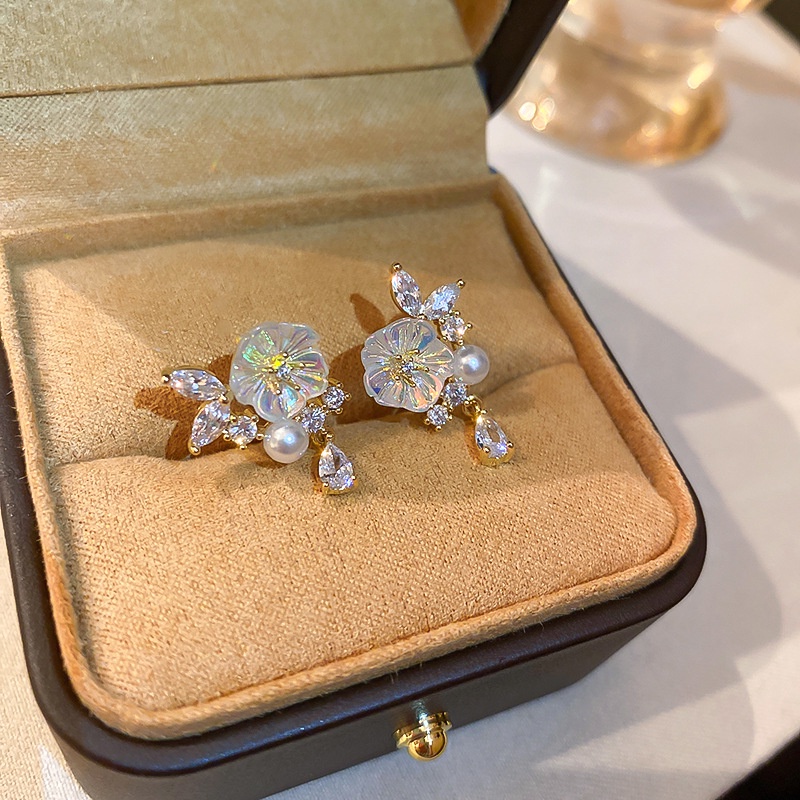 Bông Tai Hình Hoa Và Bướm Đính Đá Nhiều Màu Lấp Lánh Phong Cách Hàn Quốc