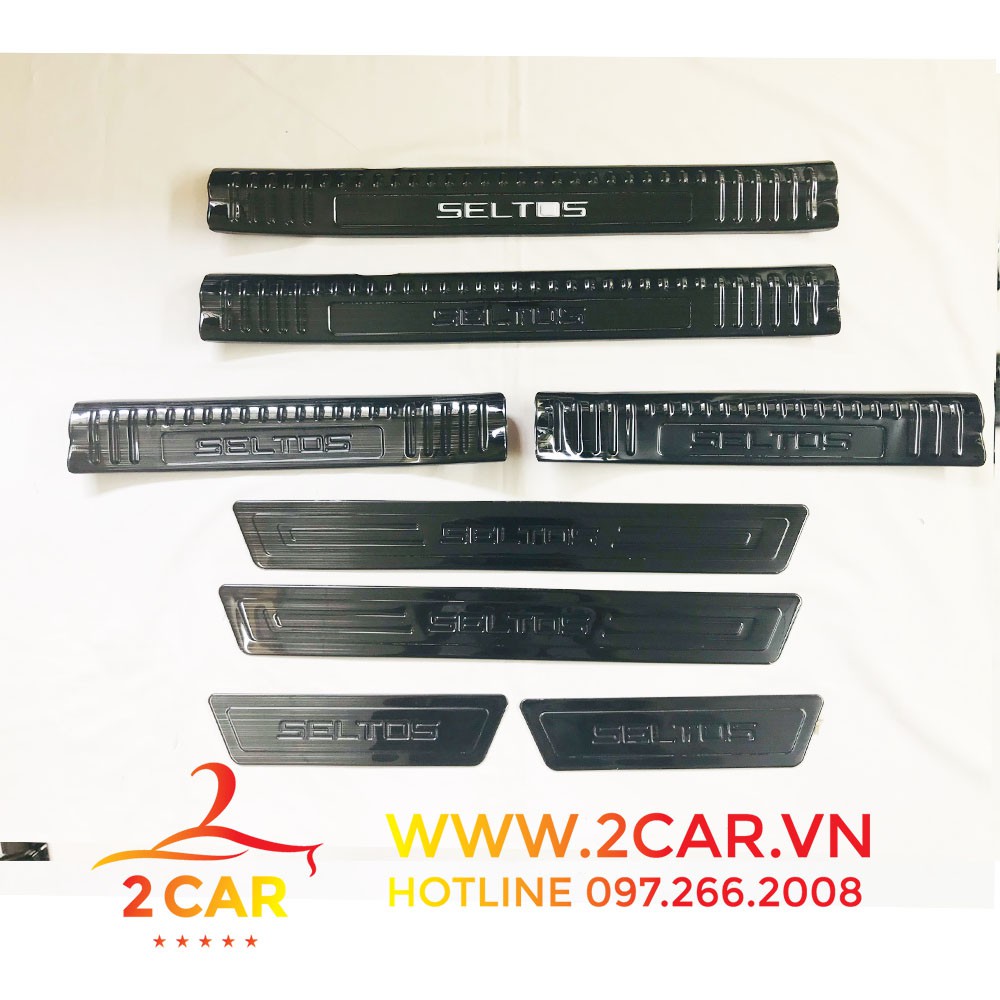 Ốp bậc cửa, Nẹp bước chân xe Kia Seltos 2020-2021 chất liệu titan, mẫu 2
