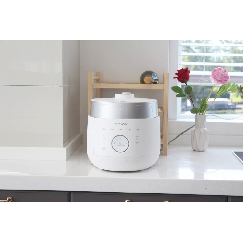 Nồi cơm điện Cuckoo CRP-LHTR0610FW màu trắng dung tích 1.08L