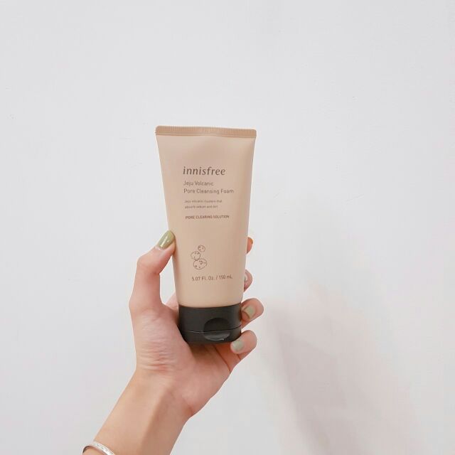 Sữa Rửa Mặt Tro Núi Lửa Innisfree Jeju Volcanic Pore Cleansing Foam 150ml