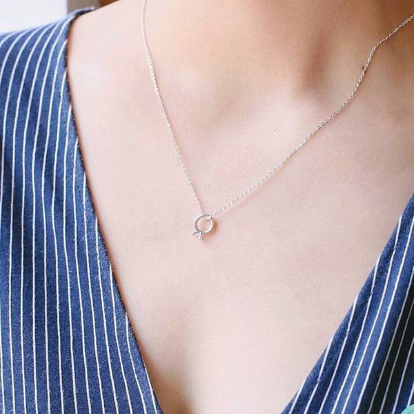 Dây chuyền hình chiếc nhẫn