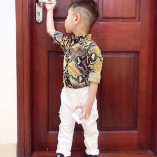 3 ri áo sơ mi và 1 ri quần kaki