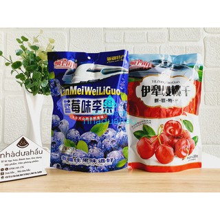 Một gói ô mai xí muội cherry đỏ 408g và việt quất 428g Đài Loan