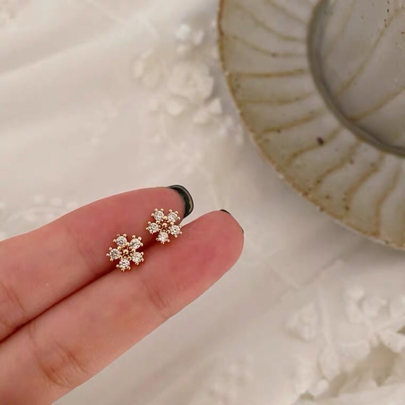 Khuyên Tai Bông Tai Nữ Bạc S925 Hình Hoa Năm Cánh Đính Đá Phong Cách Hàn Quốc Trẻ Trung Năng Động S92562