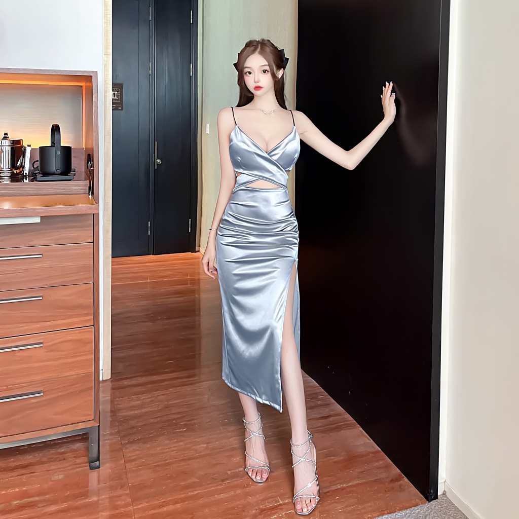 Đầm Hai Dây Xẻ Tà Chất Liệu Satin Lụa Phong Cách Quyến Rũ