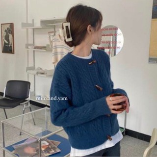 Cardigan len vặn thừng cúc vân gỗ