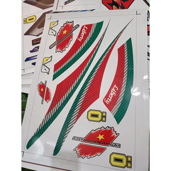 Tem rời liberty xanh đỏ xe trắng