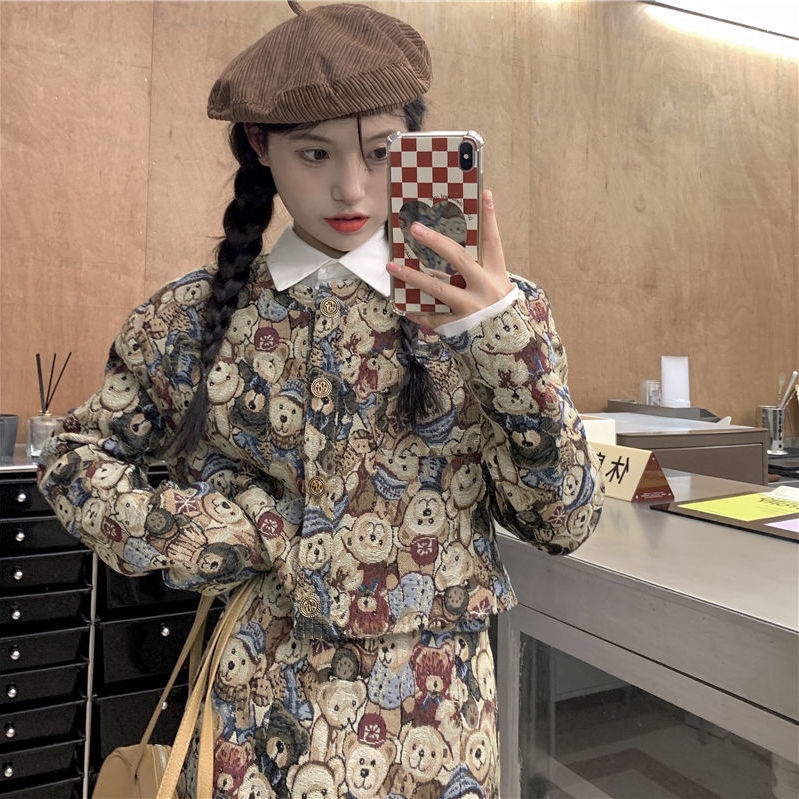 Set áo khoác dáng dài in hình gấu phối chân váy dài qua gối kiểu Harajuku Hàn Quốc thời trang mùa thu 2021 cho bé gái