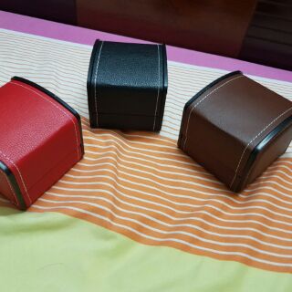 Hộp da đựng đồng hồ nữ trang