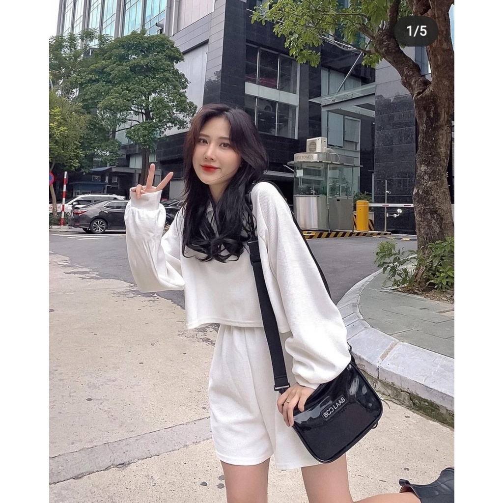 Set bộ áo croptop và quần đùi kiểu dáng Hàn Quốc