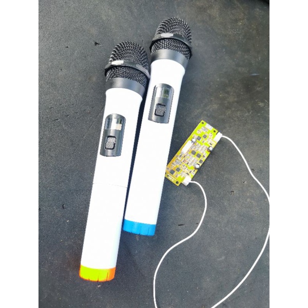 Micro loa kéo UGX9988x giá rẻ hát hay không gay hú loa