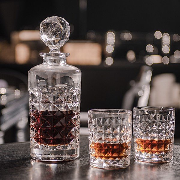 Bộ bình rượu kim cương Bohemia Diamond gồm 1 bình đựng rượu dung tích 700ml và 6 cốc 230ml
