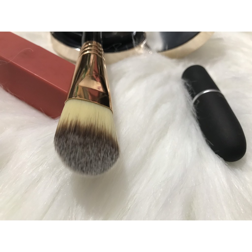 Cọ Trang Điểm Nền Cerro Green (Cán Đen Gold)