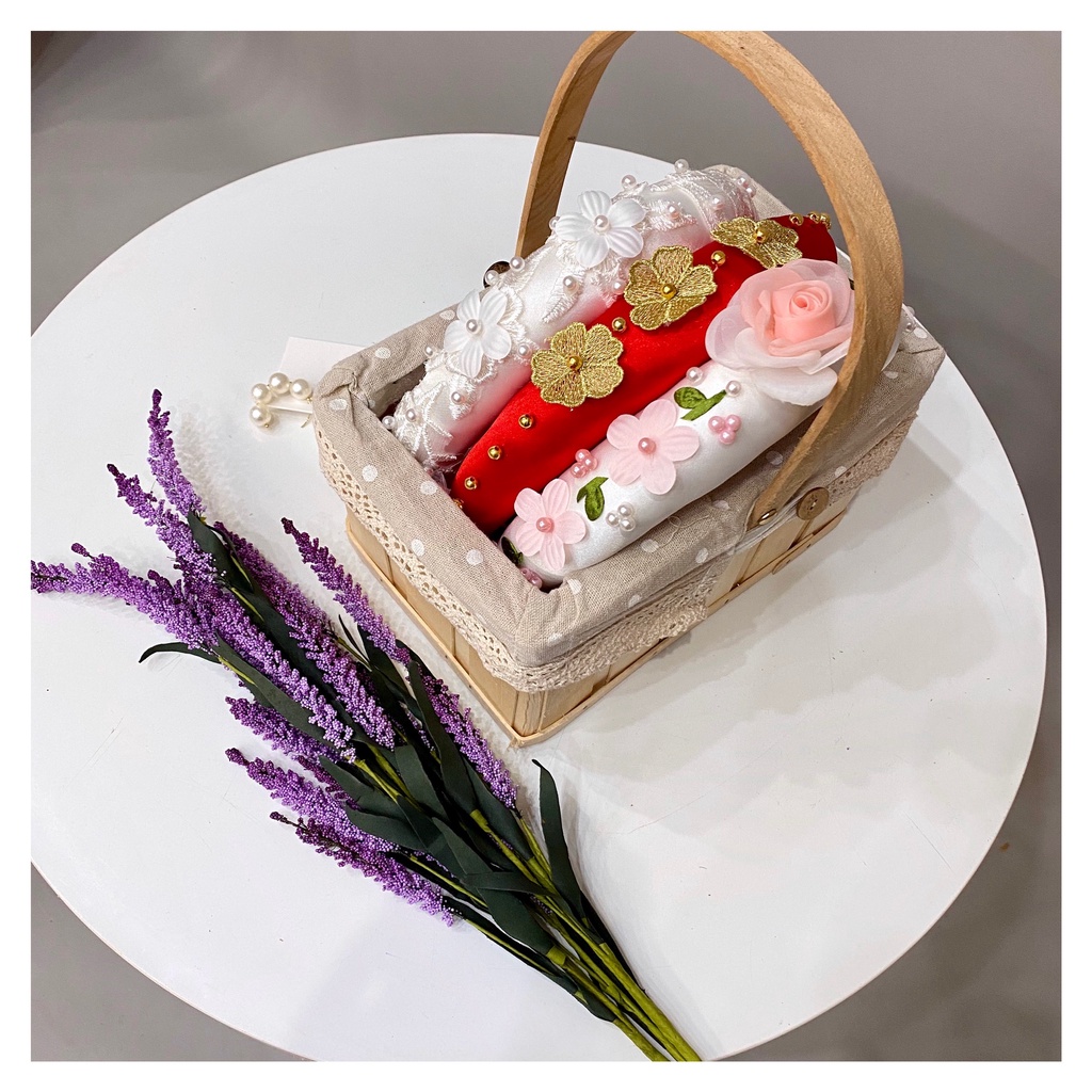 Mấn cô dâu đính ren hoa và hạt cườm