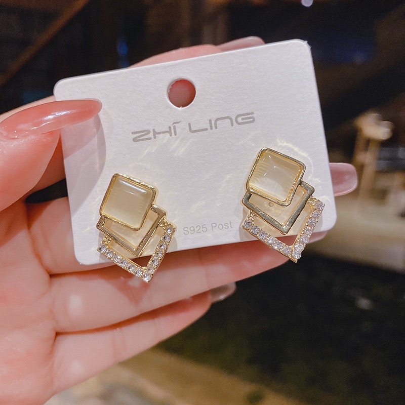 khuyên tai 3 cạnh đính đá sang chảnh, bông tai phong cách hàn quốc